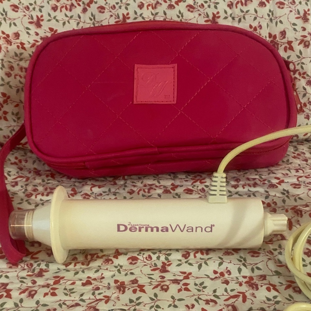 DermaWand Skincare Device with Pink Case